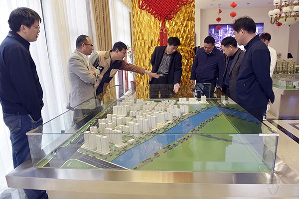 农场公司组织到六合区考察城乡挂钩建设项目