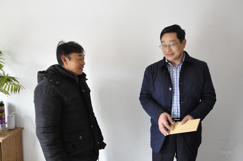 王立新一行来农场公司走访慰问困难群众