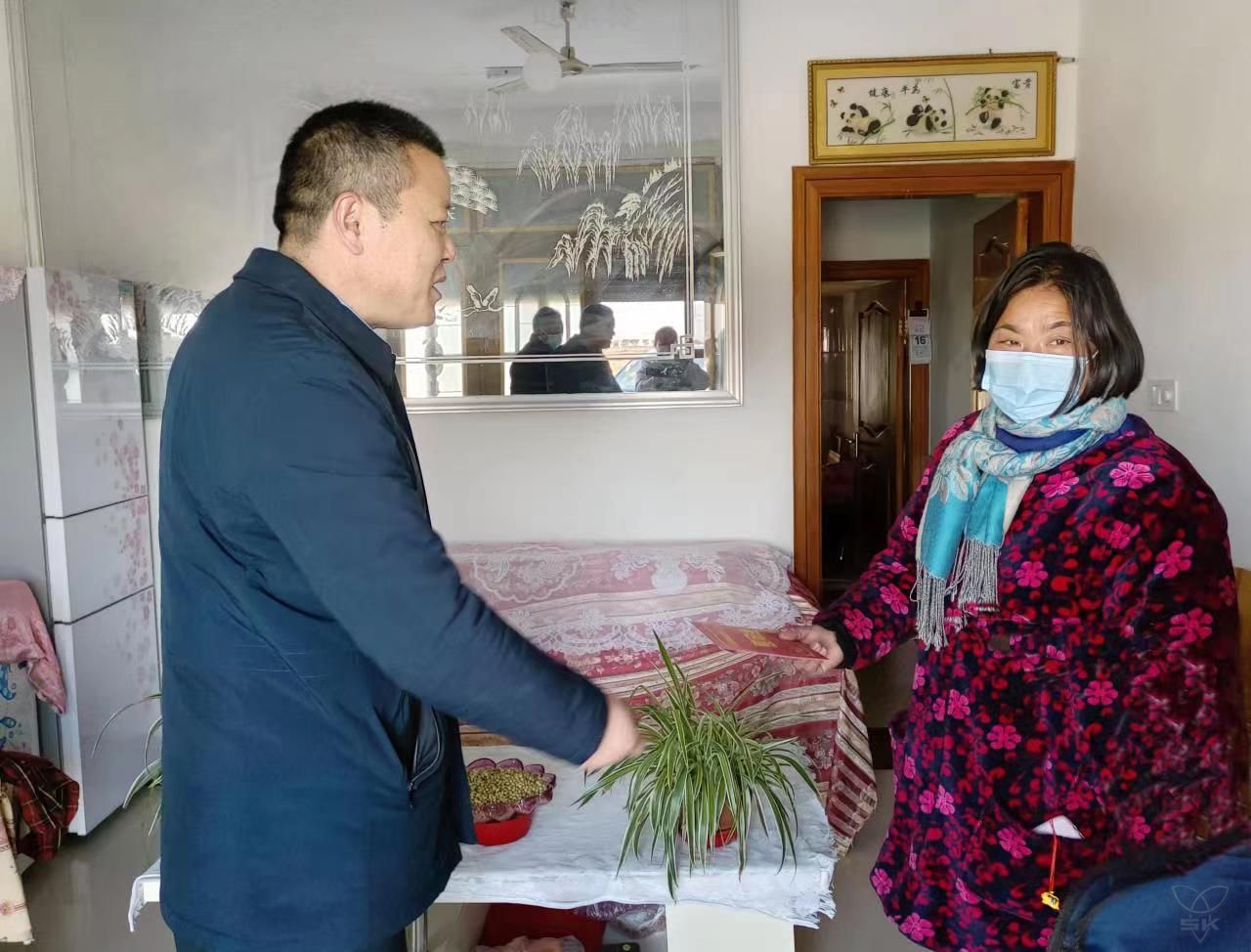衡爱军走访慰问部分失独家庭