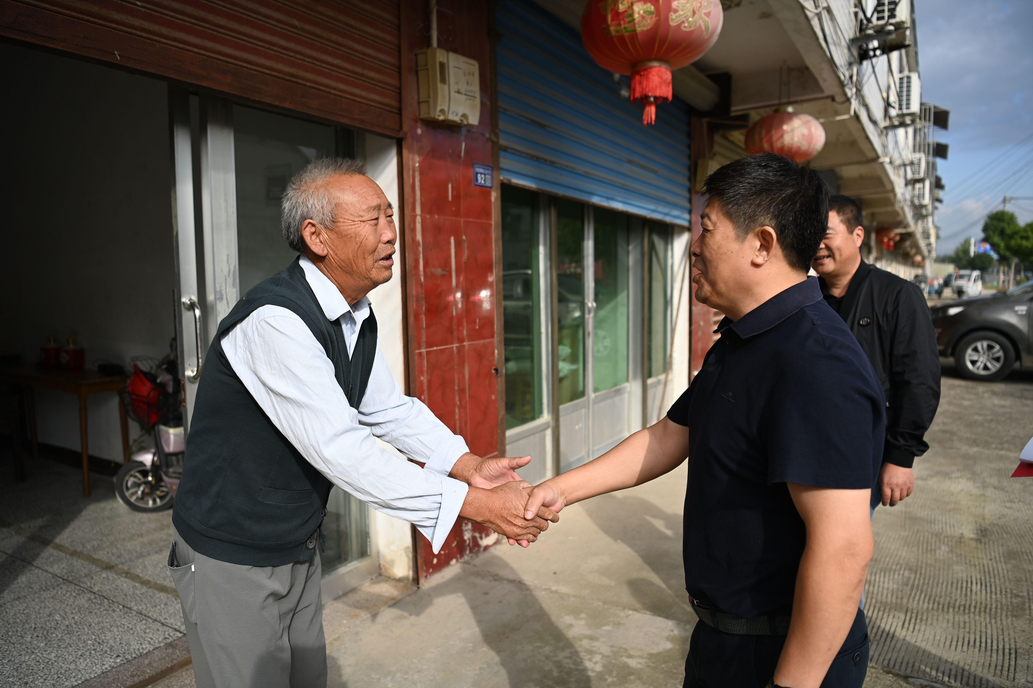 庆祝新中国成立75周年丨农场公司党委开展走访慰问活动